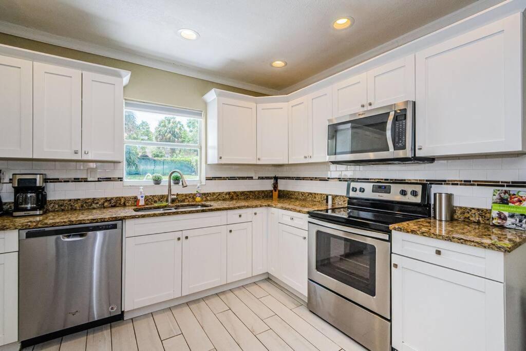탬파 Beautiful Pool House In Old Seminole Heights! 빌라 외부 사진