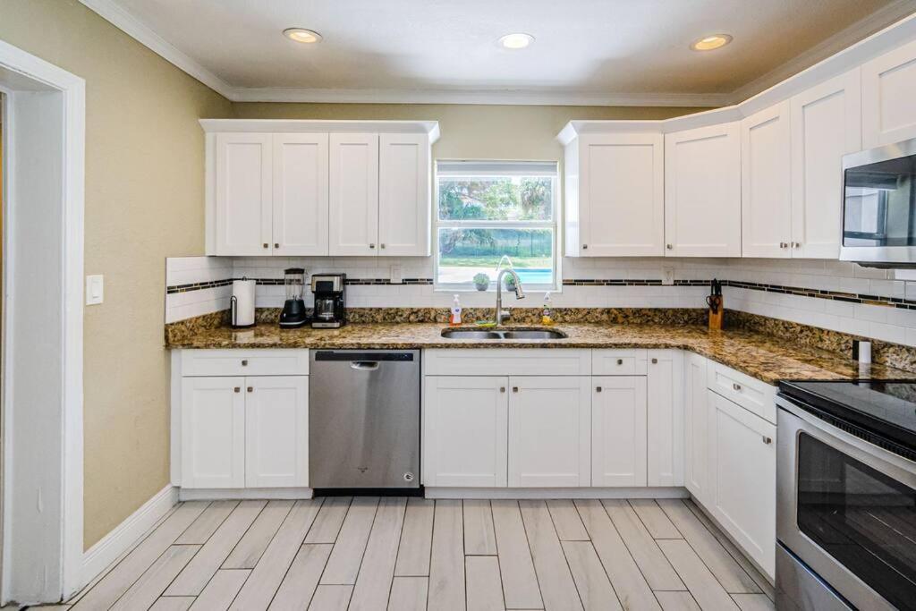 탬파 Beautiful Pool House In Old Seminole Heights! 빌라 외부 사진