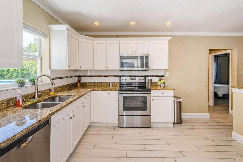탬파 Beautiful Pool House In Old Seminole Heights! 빌라 외부 사진