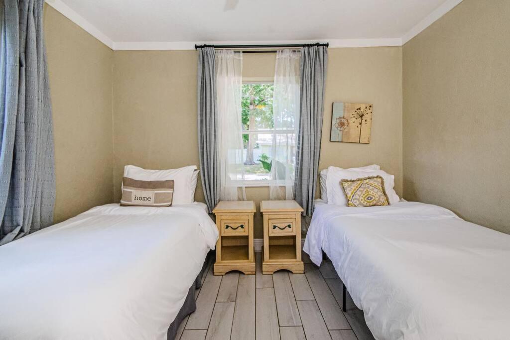 탬파 Beautiful Pool House In Old Seminole Heights! 빌라 외부 사진